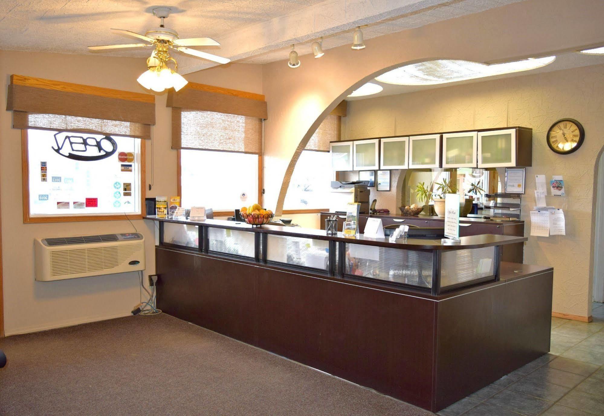 Centre Suite Inns Motel Bonnyville Exterior foto