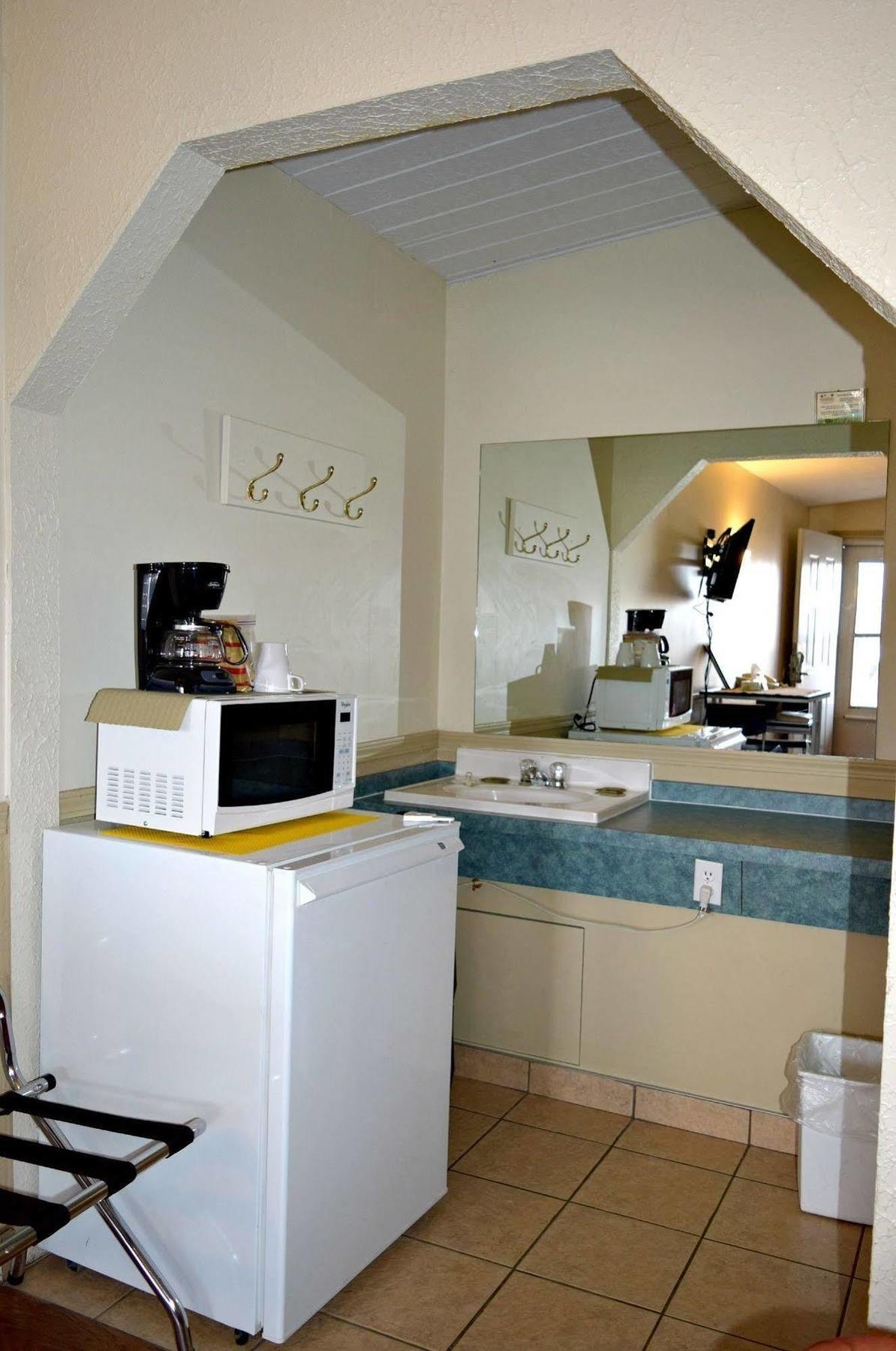 Centre Suite Inns Motel Bonnyville Exterior foto